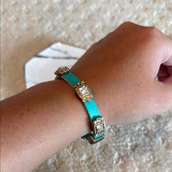 Jewelry - Elegant Gold and Green Bracelet